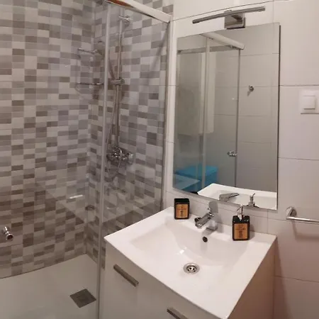 Bloque De Con Piscina Privada