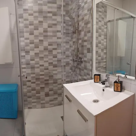 Bloque De Con Piscina Privada